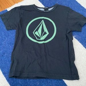 A short sleeve Volcom shirt size 4T.